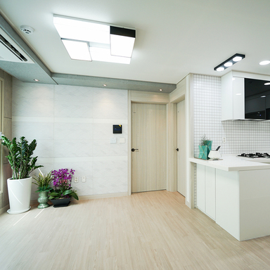 Soft modern 100㎡ interior decorated using HPL flooring and door